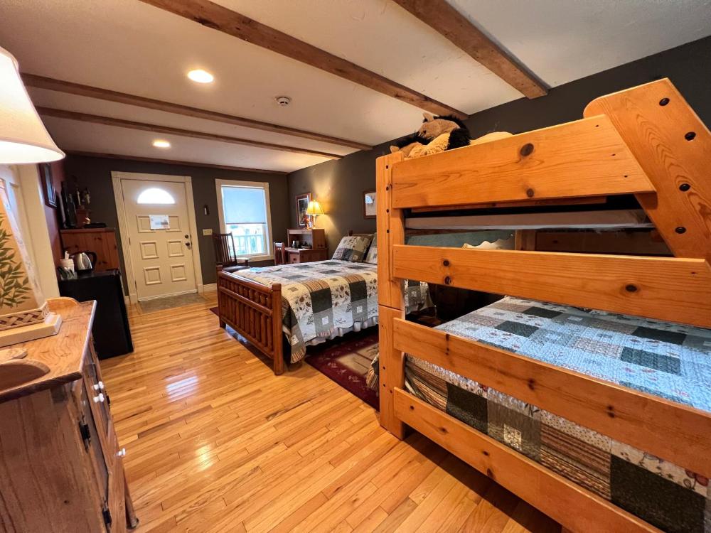Deluxe Quadruple Room interior